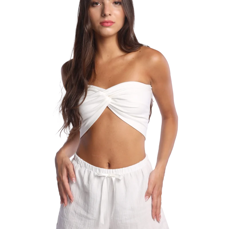 Biele mušelínové kraťasy a biely crop top