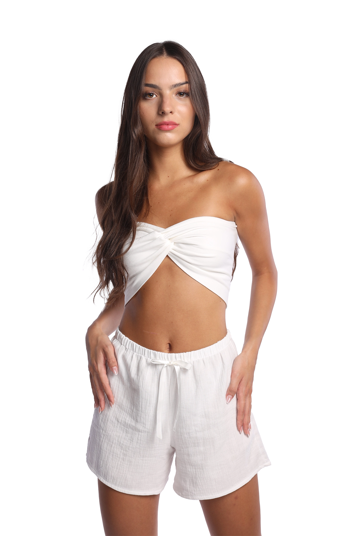 Biele mušelínové kraťasy a biely crop top