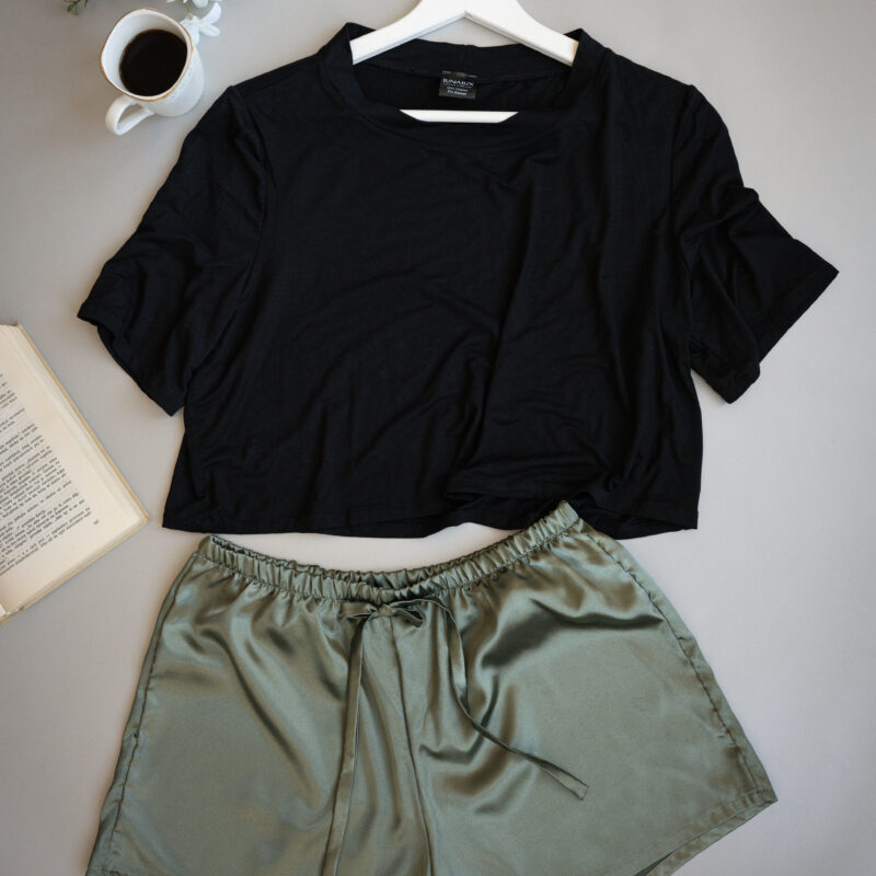 Crop top a kraťasy