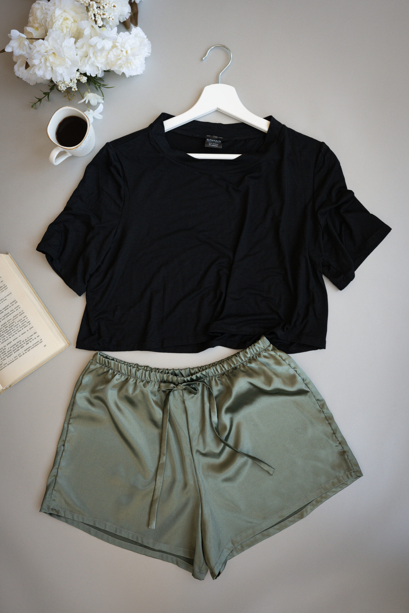 Crop top a kraťasy